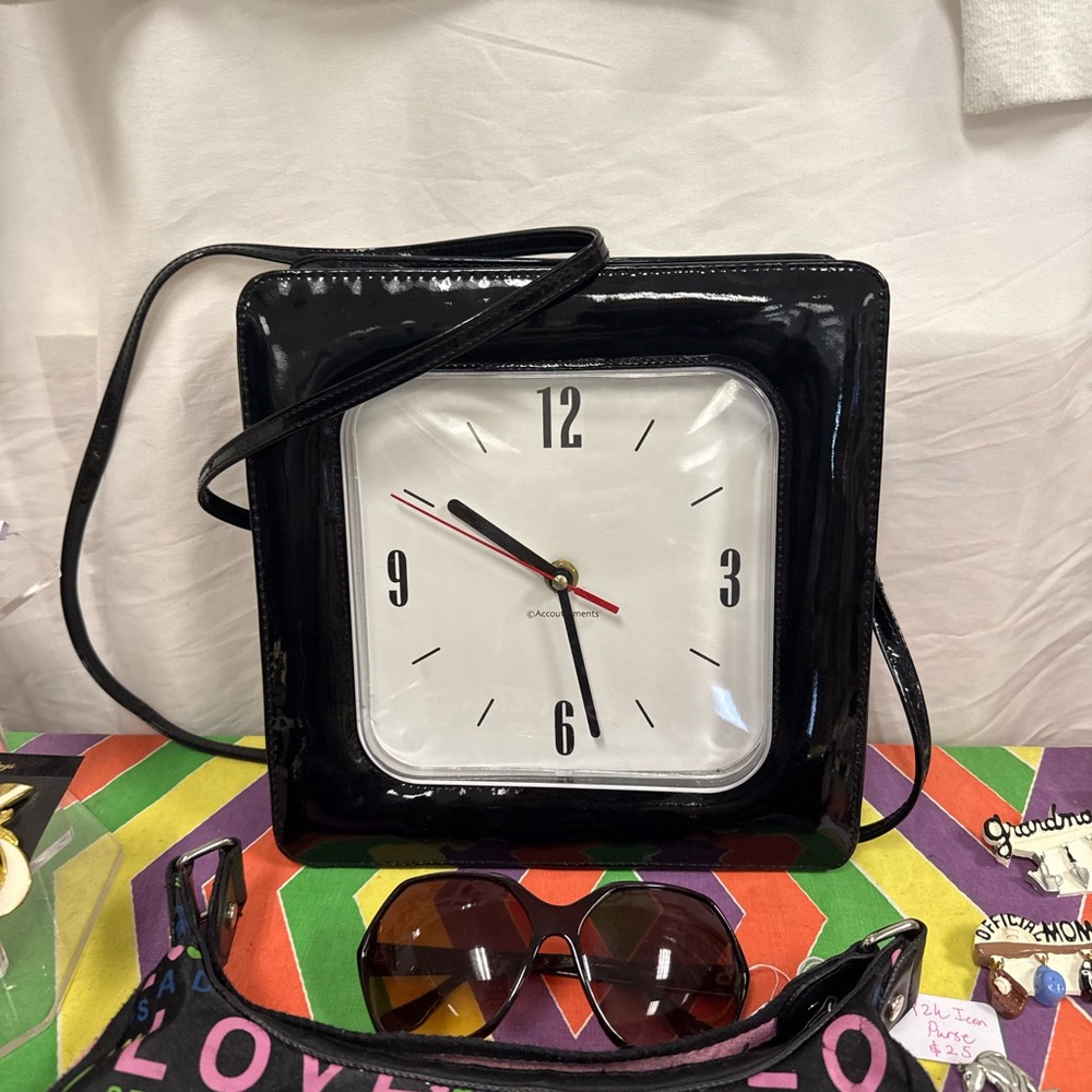 Working!! Black and White Clock Purse